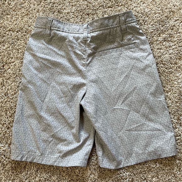 Under Armor boys size 12 shorts gray with darker gray pattern - Picture 2 of 4